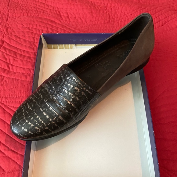 Brown “Ecco” Flats size 8 in US, I think. - Picture 3 of 6
